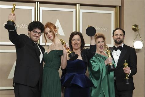 ‘Navalny’ wins Oscar for best documentary feature .